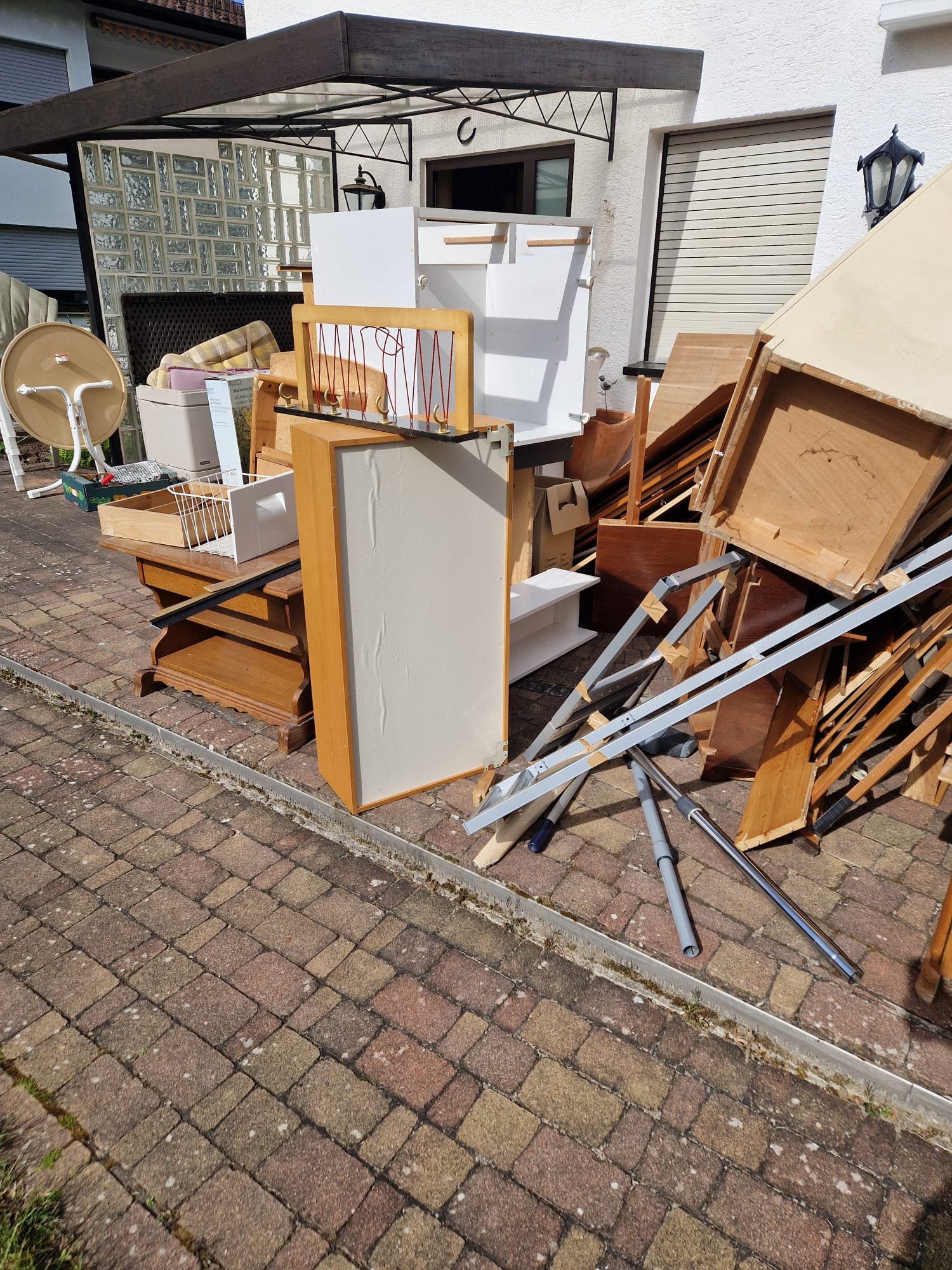 Haushaltsauflösung, Entsorgung, Abbruch, Transport, Umzug, Montage, Bodenarbeiten, Malerarbeiten, Reinigungsservice, Renovierung, Hausservice