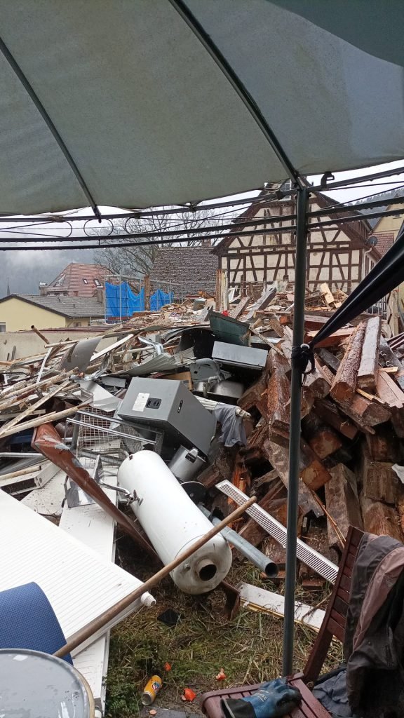 Haushaltsauflösung, Entsorgung, Abbruch, Transport, Umzug, Montage, Bodenarbeiten, Malerarbeiten, Reinigungsservice, Renovierung, Hausservice