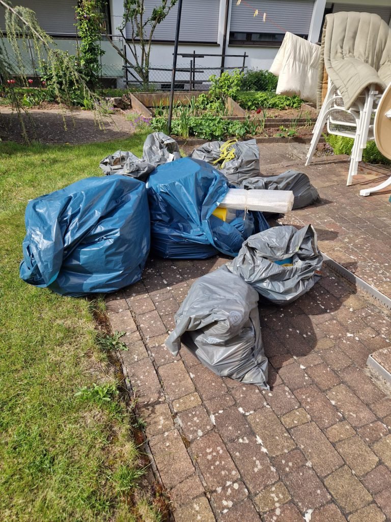 Haushaltsauflösung, Entsorgung, Abbruch, Transport, Umzug, Montage, Bodenarbeiten, Malerarbeiten, Reinigungsservice, Renovierung, Hausservice